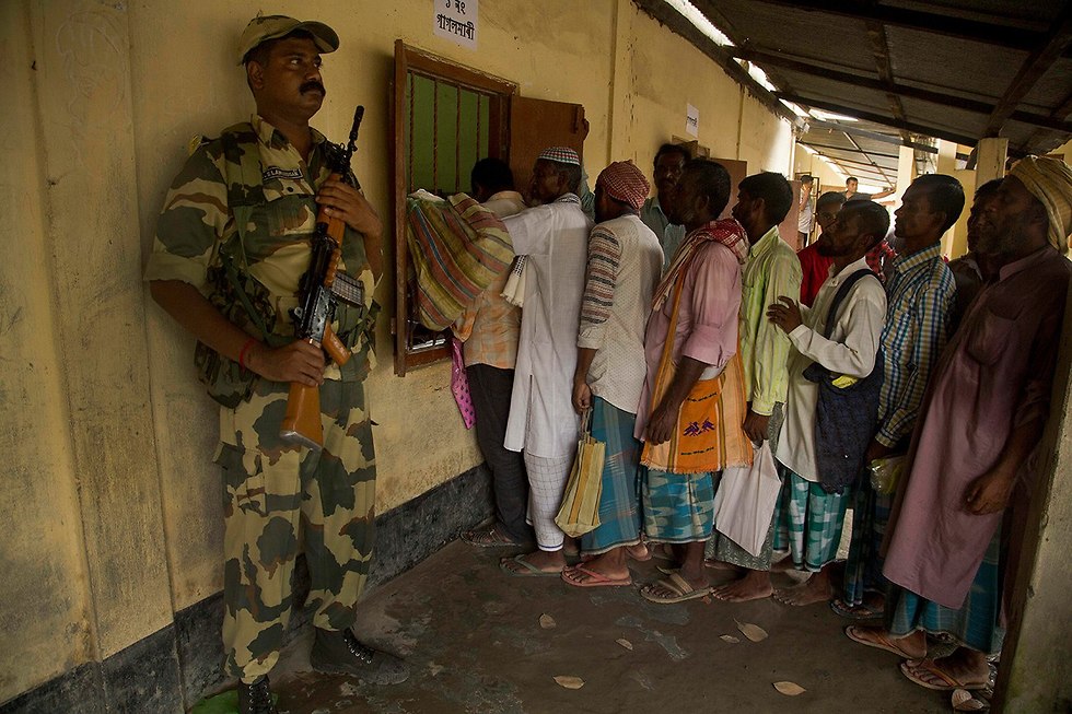 הודו אסאם מרשם אוכלוסין ביטל אזרחות 4 מיליון תושבים (צילום: AP)