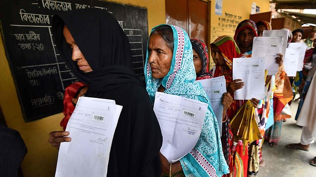 הודו אסאם מרשם אוכלוסין ביטל אזרחות 4 מיליון תושבים (צילום: AFP)