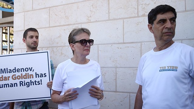 The Goldin family protests outside the UN building in Jerusalem (Photo: Ohad Zwigenberg)