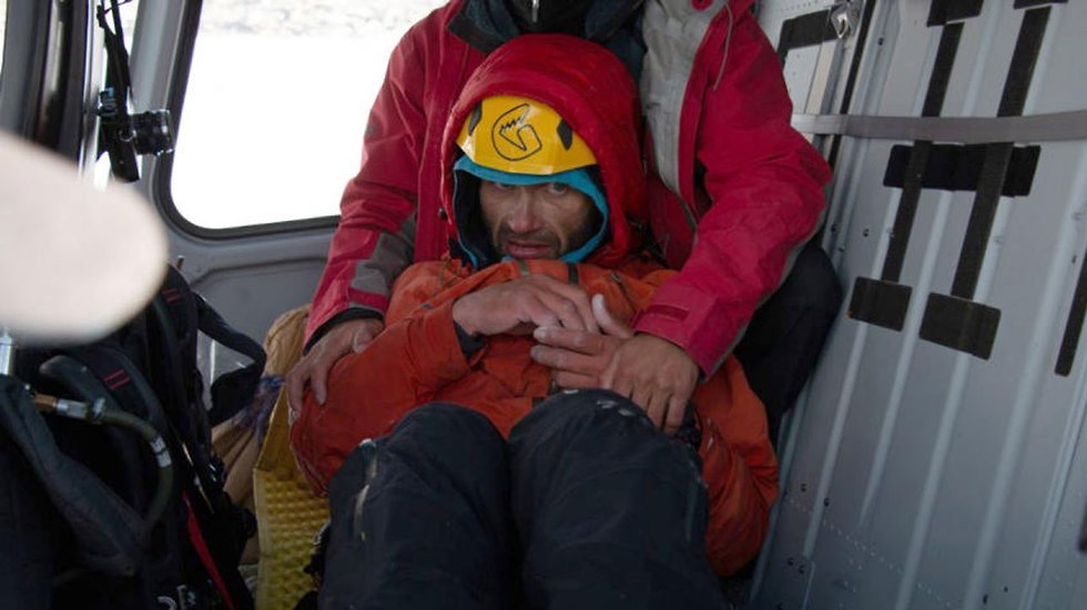 אלכסנדר גוקוב מטפס הרים רוסי חולץ אחרי שישה ימים ב פקיסטן (צילום: EPA)