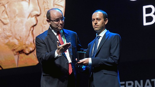 כאוצ'ר בירקר חתן פרס נובל למתמטיקה (צילום: AFP)