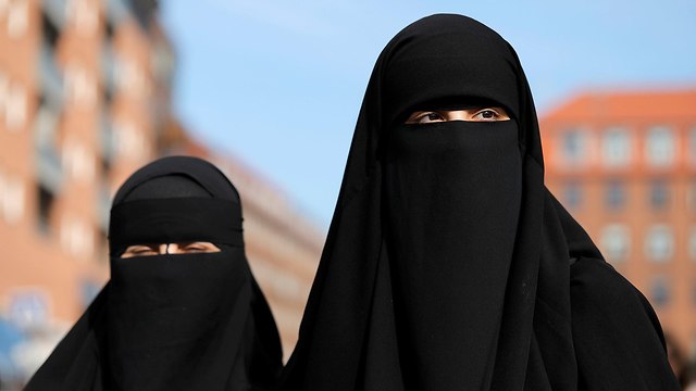 Women protesting the burqa ban in Denmark (Photo: Reuters)