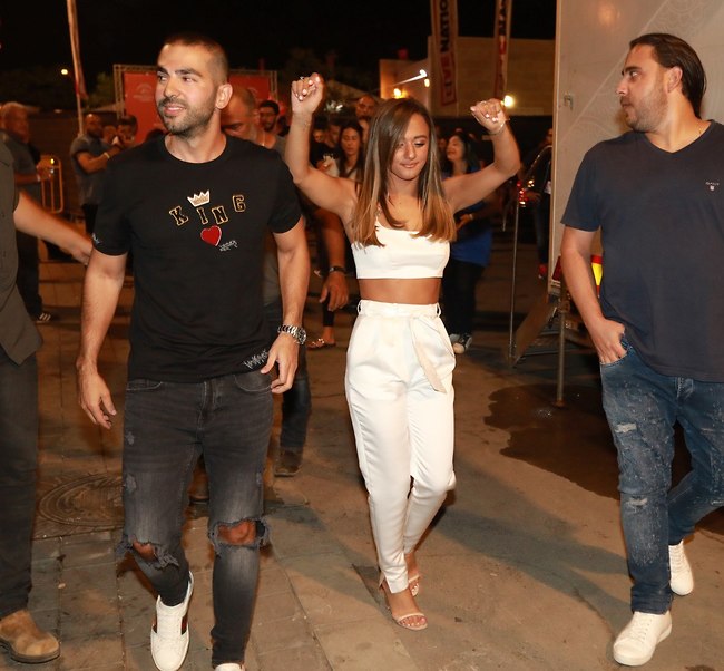 רוקדת כל הדרך לבמה. עדן בן זקן (צילום: אורן גולן) רוקדת כל הדרך לבמה. עדן בן זקן (צילום: אורן גולן)
