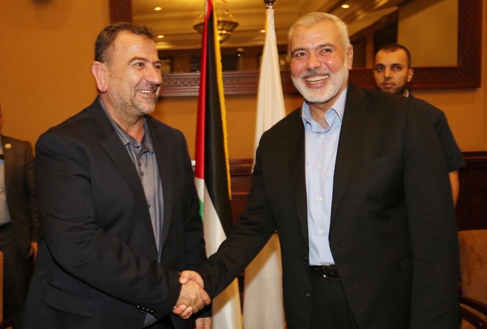 Saleh al-Arouri and Ismail Haniyeh meet in Gaza (צילום: EPA)