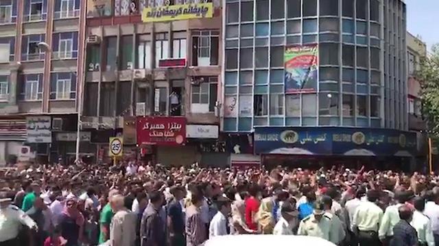 מחאה ברחובות איראן ()