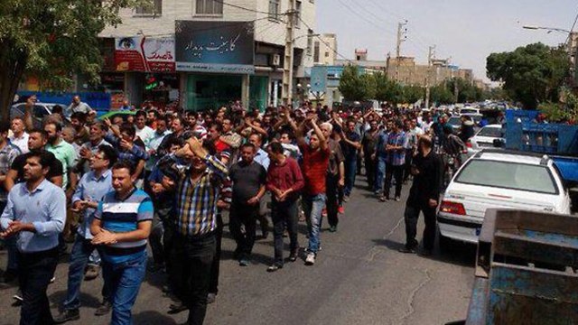 Антиправительственная демонстрация в Иране