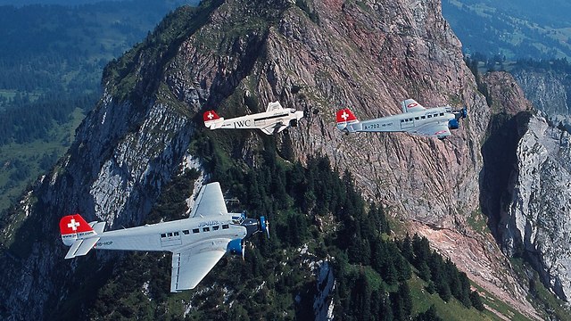 מטוס Ju-52 התרסק אלפים שווייצריים מטוס בן 79 (צילום: EPA)