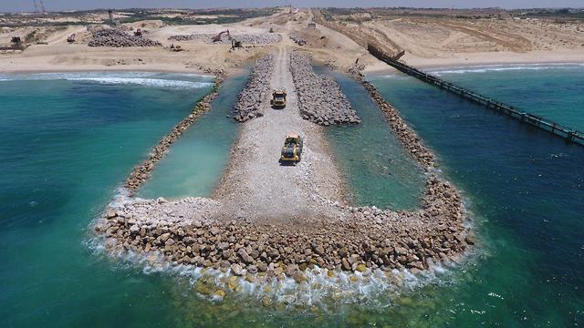 The Israeli sea barrier construction site at the northern Gaza Strip border (Photo: Defense Ministry Spokesperson)