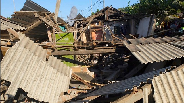 רעידת אדמה רעש אדמה אינדונזיה לומבוק (צילום: AP)