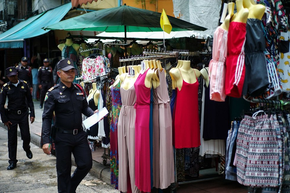 פינוי בסטות רוכלים קווסאן בנגקוק תאילנד תיירים (צילום: רויטרס)