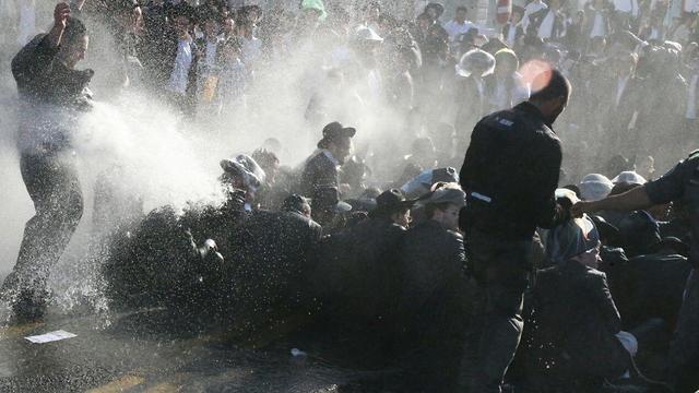Демонстрация протеста против ареста ортодокса-дезертира. Бней-Брак, авугст 2018 года. Фото: Моти Кимхи