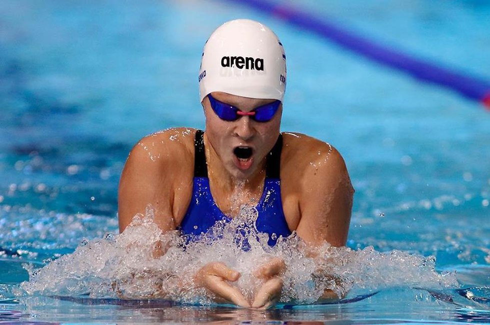 אנסטסיה גורבנקו שחייה (צילום: simone castrovillari)