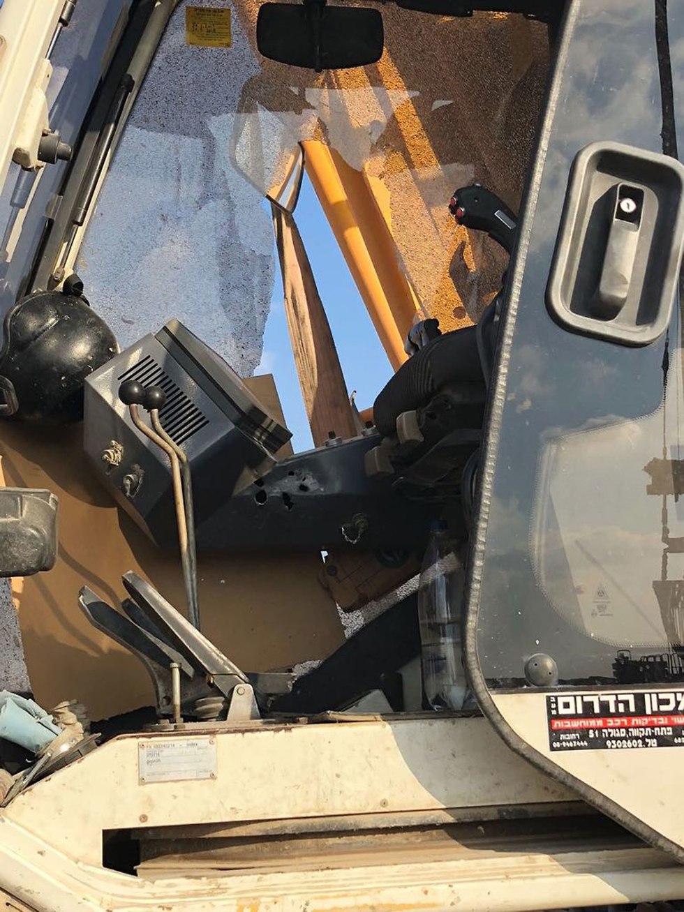 Damage to engineering equipment (Photo: IDF Spokesmans unit)