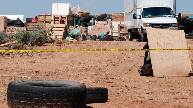שלוש הנשים שנמצאו עם ילדים מורעבים במחנה חמושים ניו מקסיקו ארה