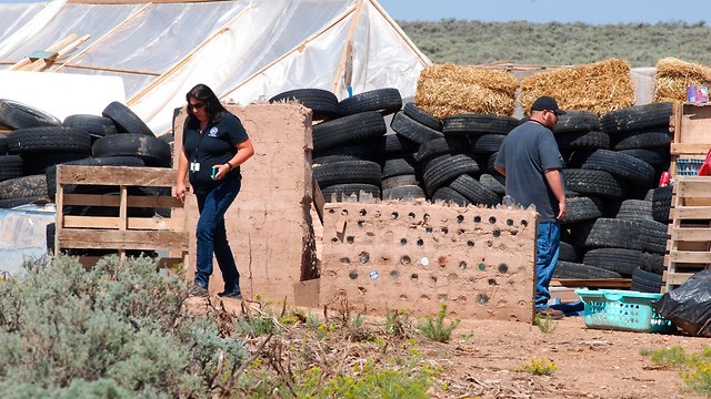 שלוש הנשים שנמצאו עם ילדים מורעבים במחנה חמושים ניו מקסיקו ארה