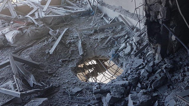 Direct hit to Sderot home (Photo: Israel Police)