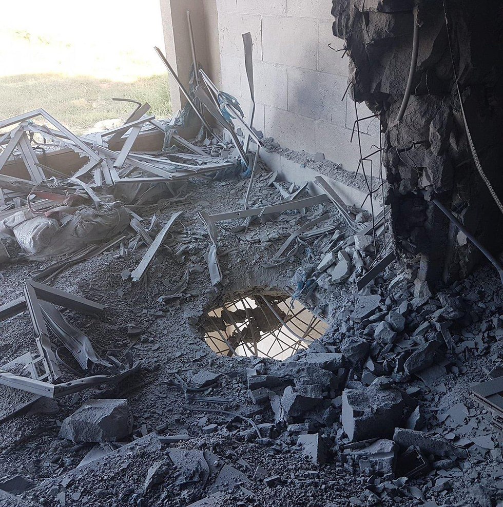 Дом в Сдероте, разрушенный прямым попаданием ракеты. Фото: пресс-служба полиции