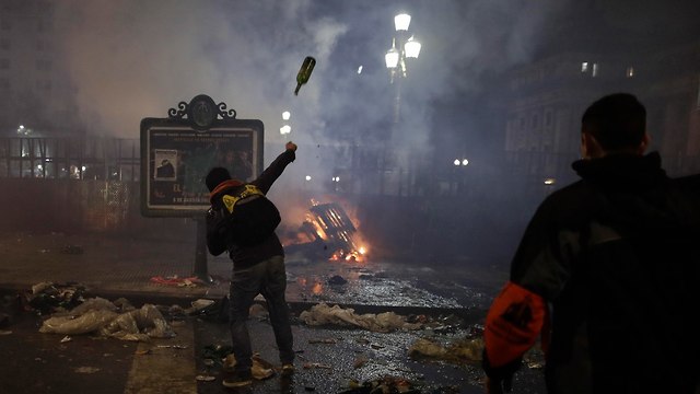 ארגנטינה מהומה ב בואנוס איירס אחרי שהסנאט הצביע נגד הפלות (צילום: AP)