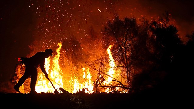 כבאים שריפת יער ב קליפורניה ארה