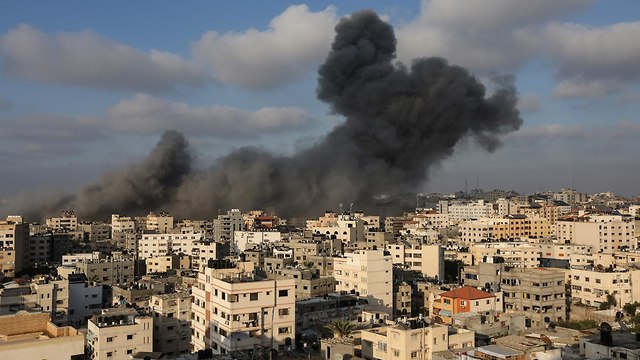 Израильские ВВС атакуют объекты ХАМАСа в Газе. Фото: AP
