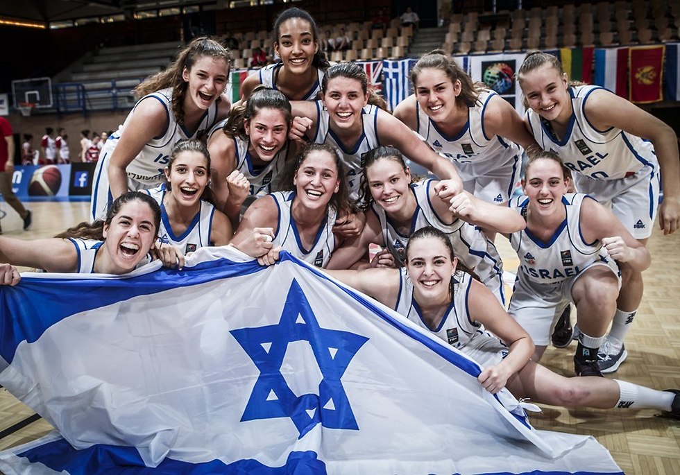 נבחרת הנערות בטירוף (צילום: FIBA.COM)