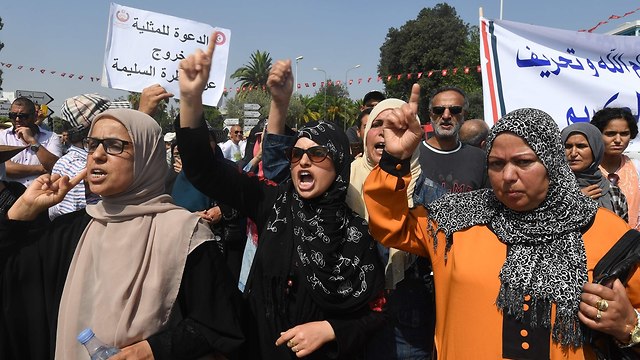 הפגנות ברחבי תוניסיה (צילום: AFP)