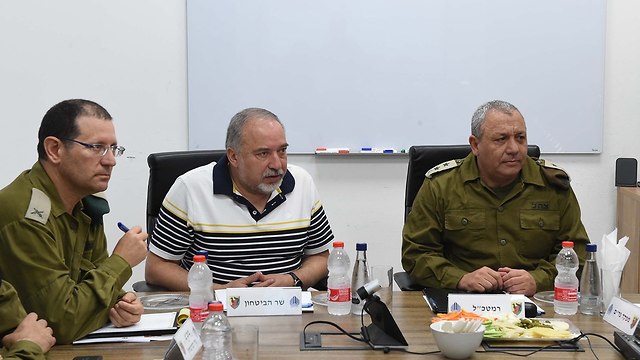 Defense Minister Lieberman, center, with IDF chief Eisenkot holding situation assessment (Photo: Shahar Levi/Defense Ministry)