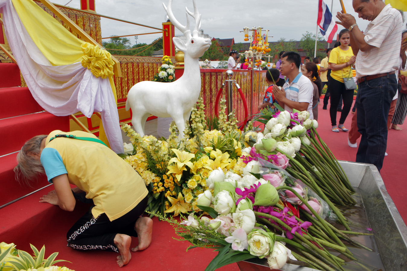 חגיגות יום הדהרמה בכיכר סאנאם לואנג (צילום: דוד סלברמן)