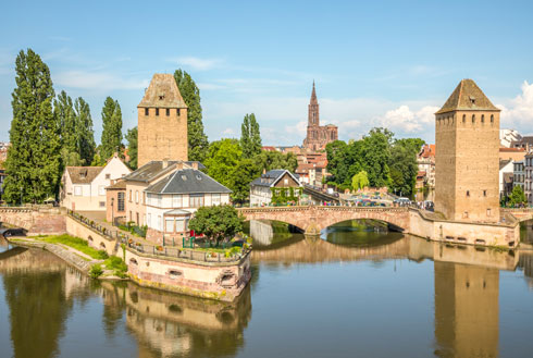 הגשר בין שני המגדלים המבוצרים. היסטוריה  בשטרסבורג (צילום: shutterstock)
