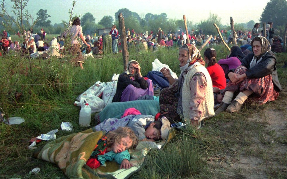 פליטים מסרברניצה, שלושה ימים אחרי הטבח (צילום: AP)