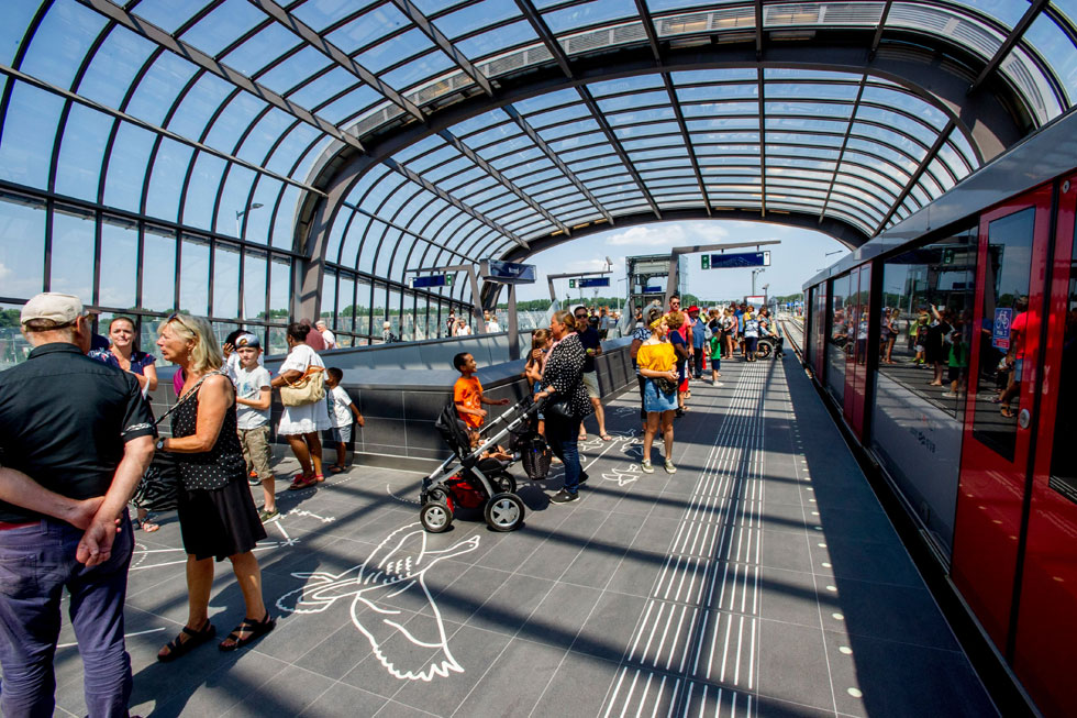 תושבי הרובע הצפוני ייהנו במיוחד מהקו החדש, שמחבר אותם עם תחנות במרכז העיר עד לתחנת אמסטרדם דרום (צילום: rex/asap creative)