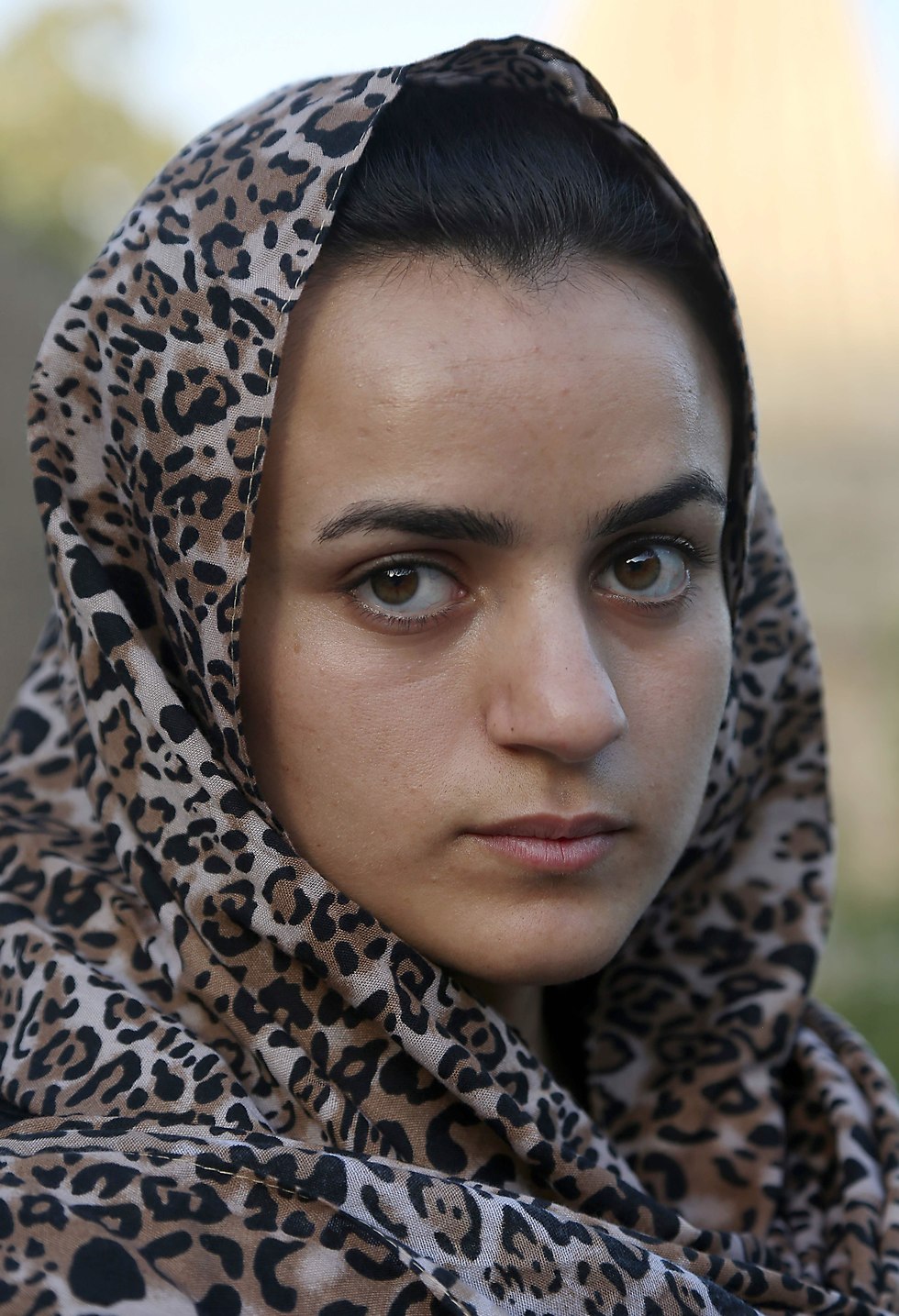 אשוואק חאג'י, צעירה יזידית שנמלטה מדאעש לגרמניה - ופגשה שם את החוטף שלה. צולם במקדש יזידי בלאלש שליד מוסול בעיראק (צילום: AFP)