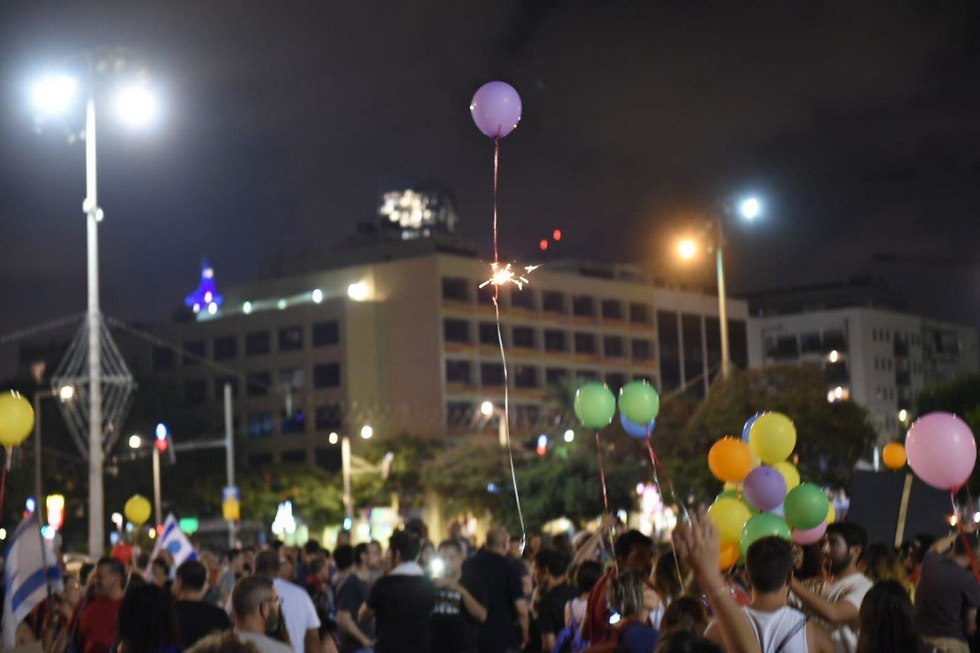 Gaza border residents fly mock incendiary balloons (Photo: TPS)