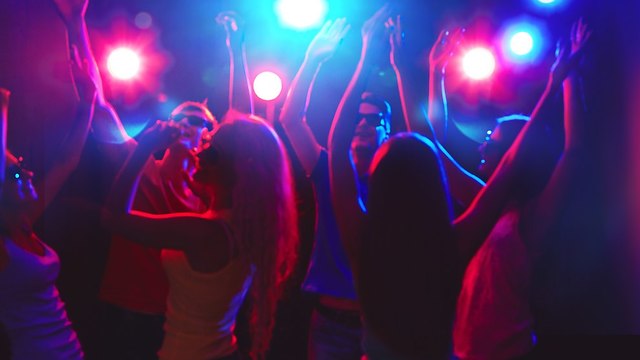 1מסיבה ריקודים אילוס מסיבה חיי לילה (צילום: shutterstock)