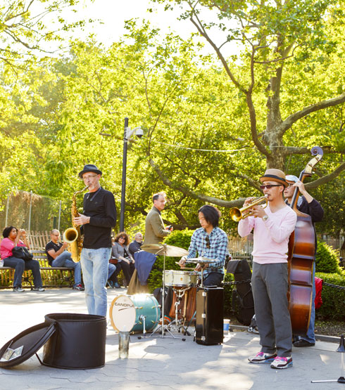 גריניץ' וילג' שמר על צביונו המיוחד. מוזיקה וסטודנטים ברחובות (צילום: DW labs Incorporated/Shutterstock)