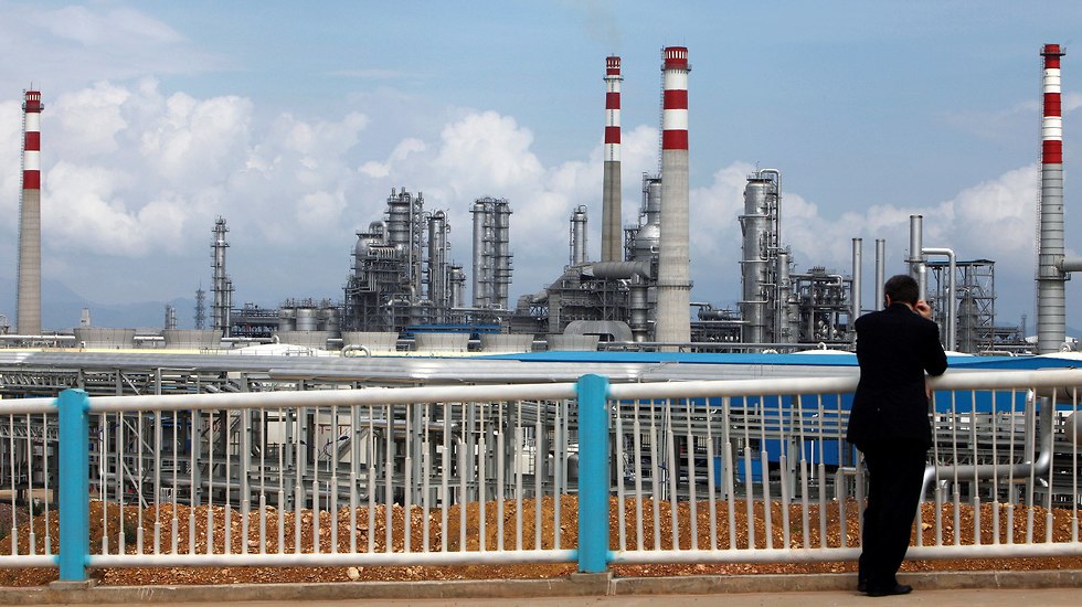 China National Offshore Oil Corporation's (CNOOC) oil refinery in Huizhou, China's southern Guangdong province July 28, 2009 (Photo: Reuters)