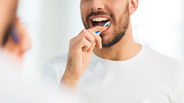 צחצוח שיניים (צילום: shutterstock)