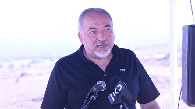 Defense Minister Lieberman (Photo: Avihu Shapira)