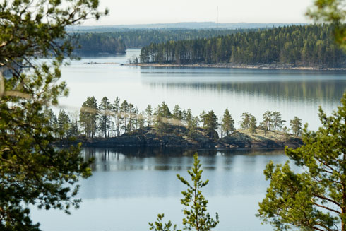 אגם בארץ האגמים. ארץ עם מרחבים פתוחים עצומים (צילום: Shutterstock)