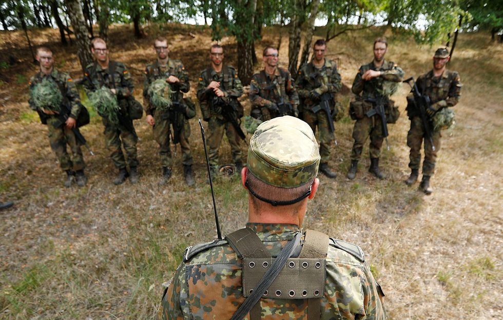 טירונים ב צבא גרמניה אימון ב בסיס וירק ליד גבול פולין (צילום: רויטרס)