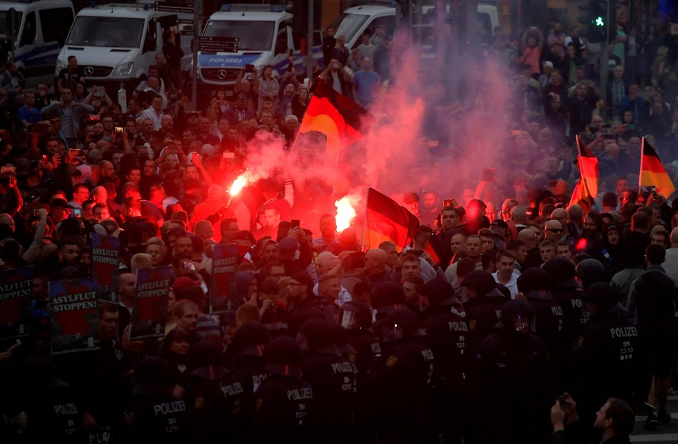 הפגנה של הימין הקיצוני בעיר קמניץ בגרמניה (צילום: רויטרס)