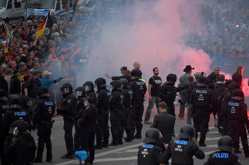 הפגנה של הימין הקיצוני בעיר קמניץ בגרמניה (צילום: רויטרס)