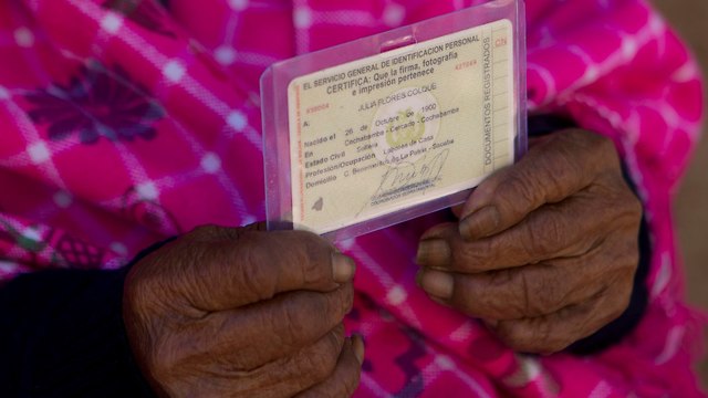 חוליה פלורה קולקה האישה המבוגרת בעולם בת כמעט 118 (צילום: AP)
