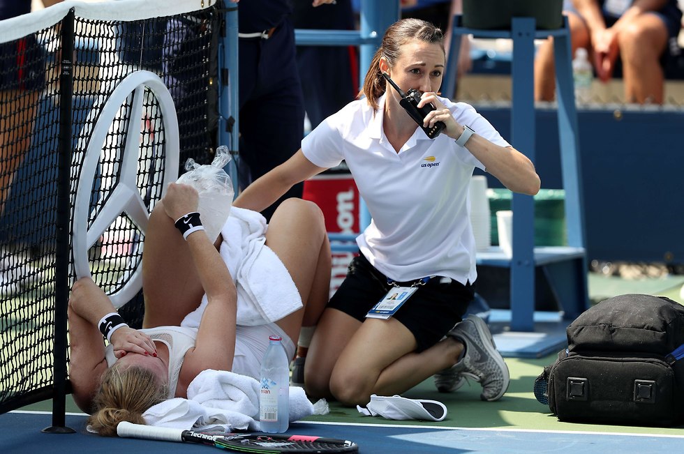 Юлия Глушко получила ушиб колена. Фото: AFP