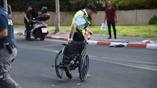 זירת התאונה בתל אביב (צילום: יאיר שגיא)