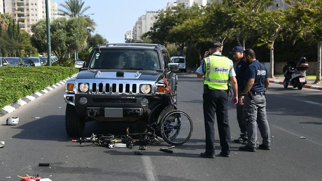 זירת התאונה בתל אביב (צילום: יאיר שגיא)
