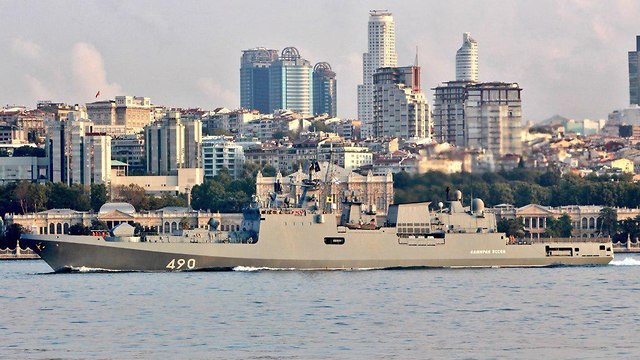 רוסיה ארמדה ספינות מלחמה צוללות בוספורוס בדרך ל סוריה אידליב ()