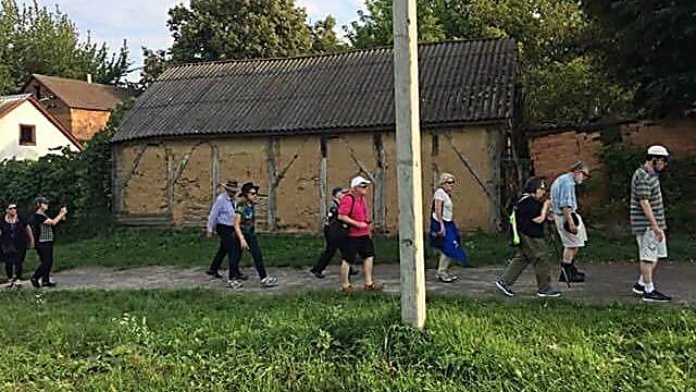 Tourists visit Mezhbizh  (Photo: Jeffrey Sachs )
