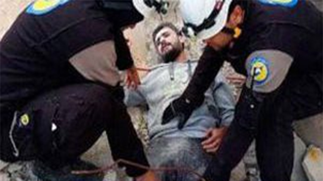 סוריה סאנא טוענים טענה טוענת פעילי ארגון הקסדות הלבנות מביימים צילומים ביום סט מתקפה כימית ()