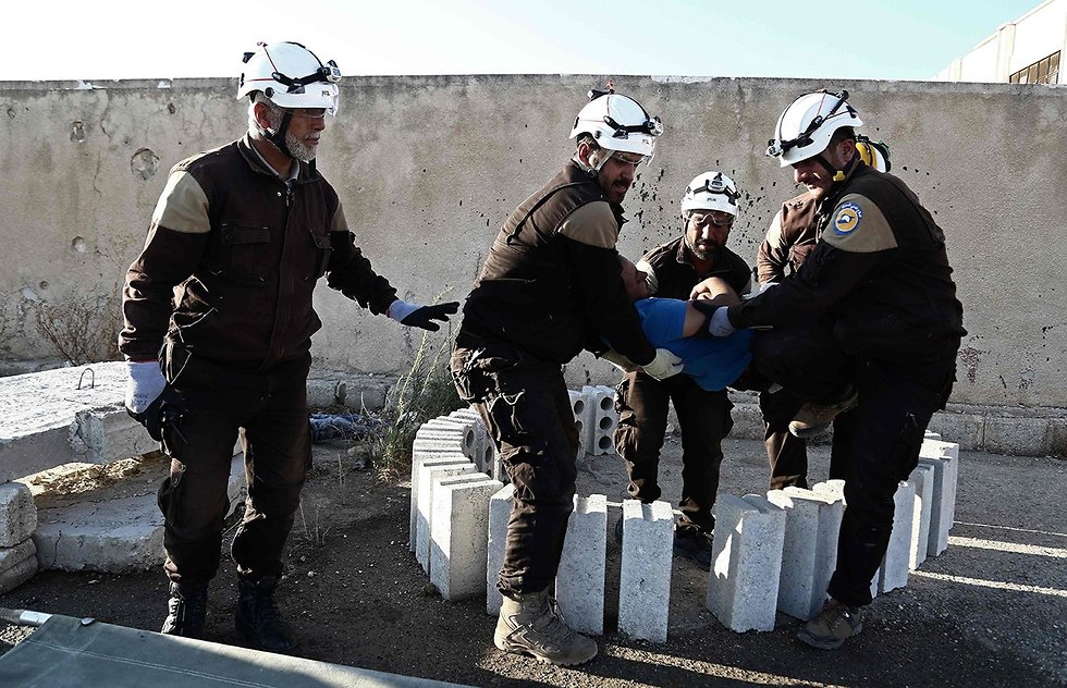 הקסדות הלבנות ארגון הגנה אזרחית בסוריה  (צילום: AFP)